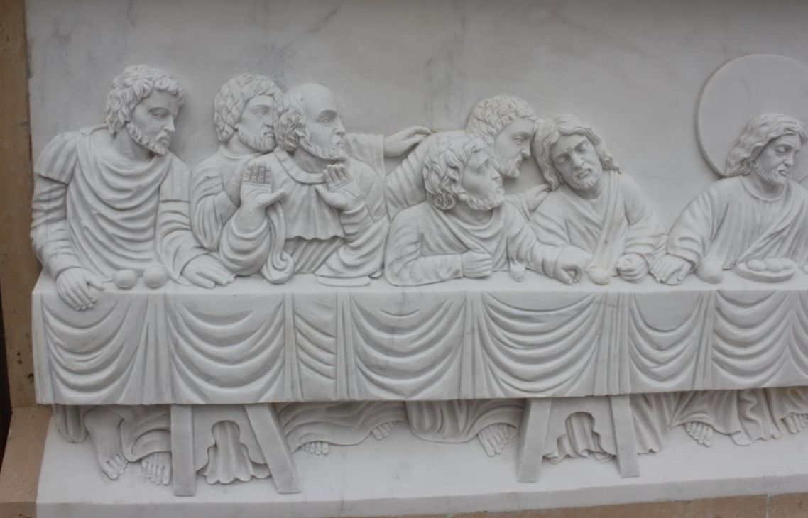 Altar F w/ last supper X255806 Fynders Keepers