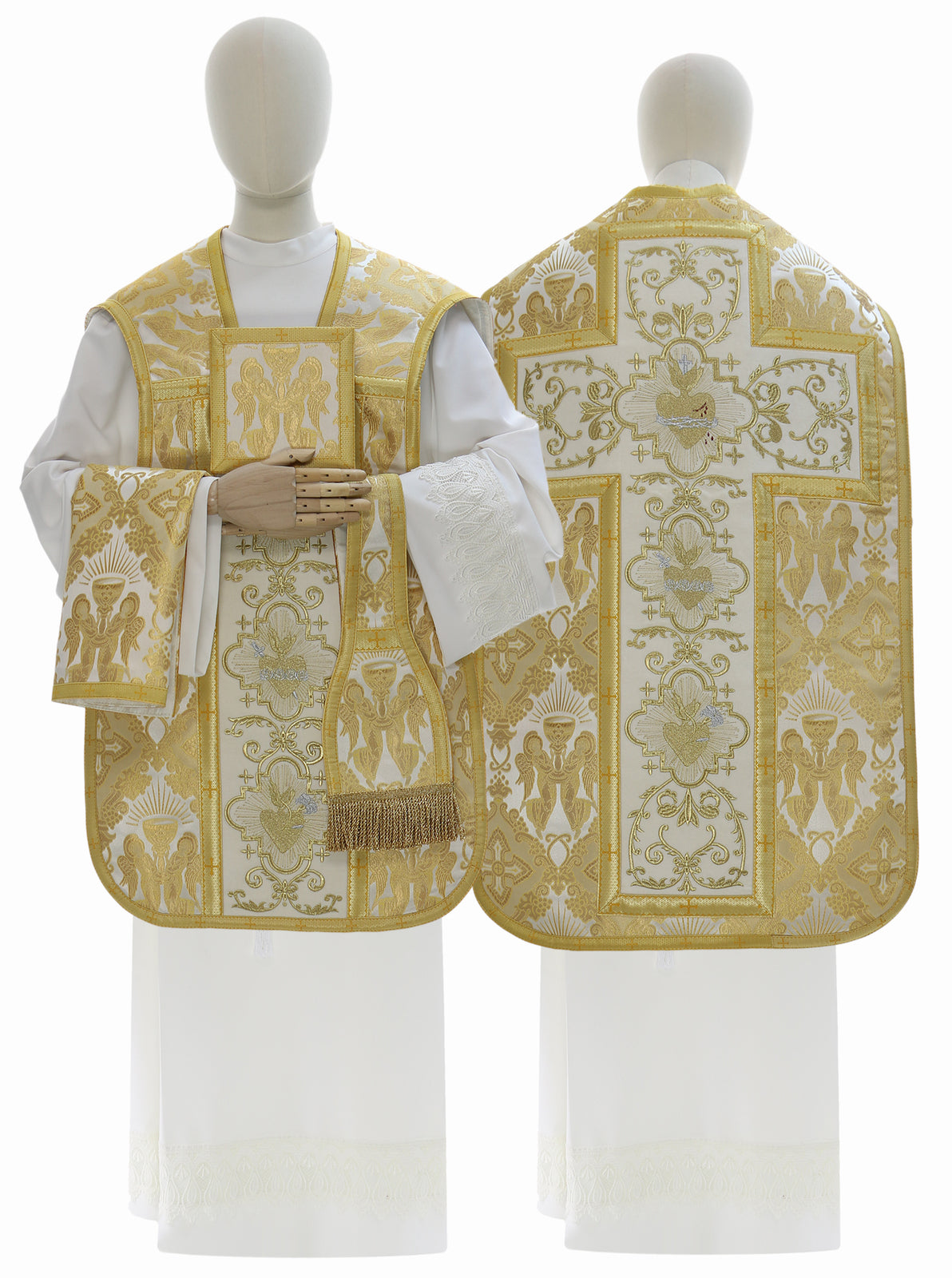 Roman chasuble with Hearts of Jesus, Mary and Joseph, creme