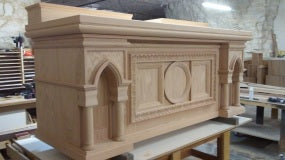 X497942 Gothic Altar in Oak