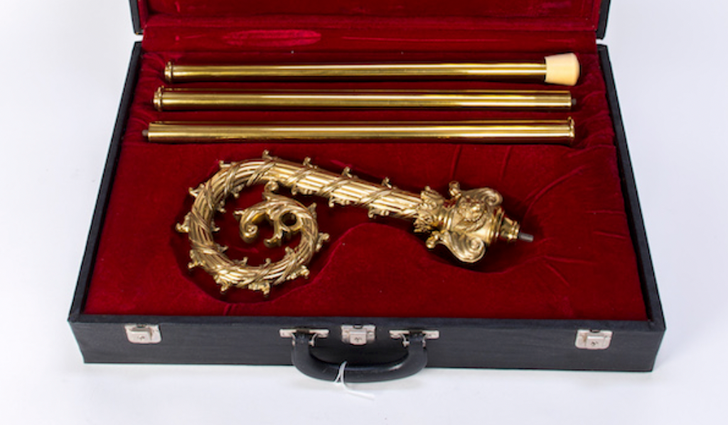 H-90b CROSIER IN SOLID BRASS