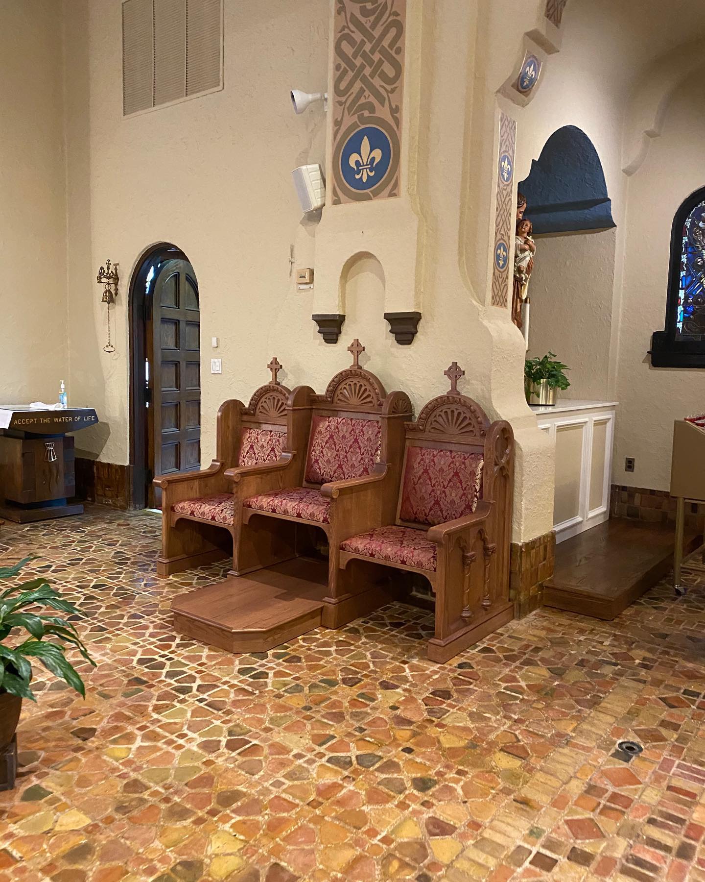 Sedilia Priest Bench in Oak