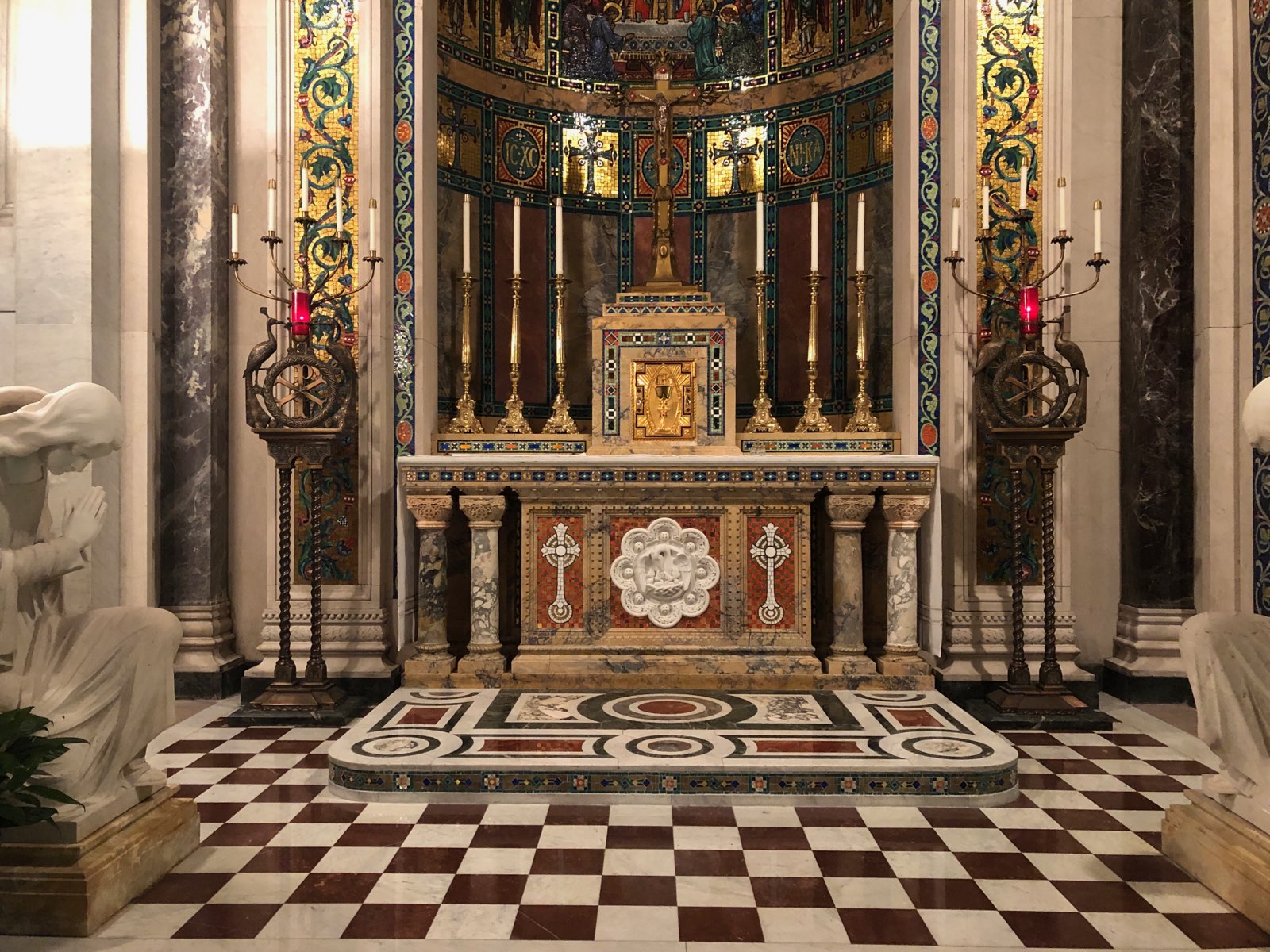 Solid Wood altar in Marblized Finish