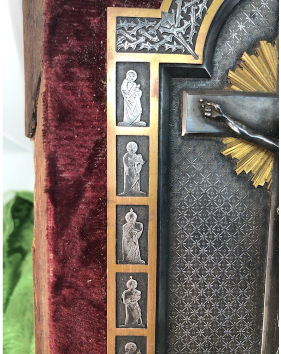 A14 Hand Engraved Crucifixion with 12 apostles