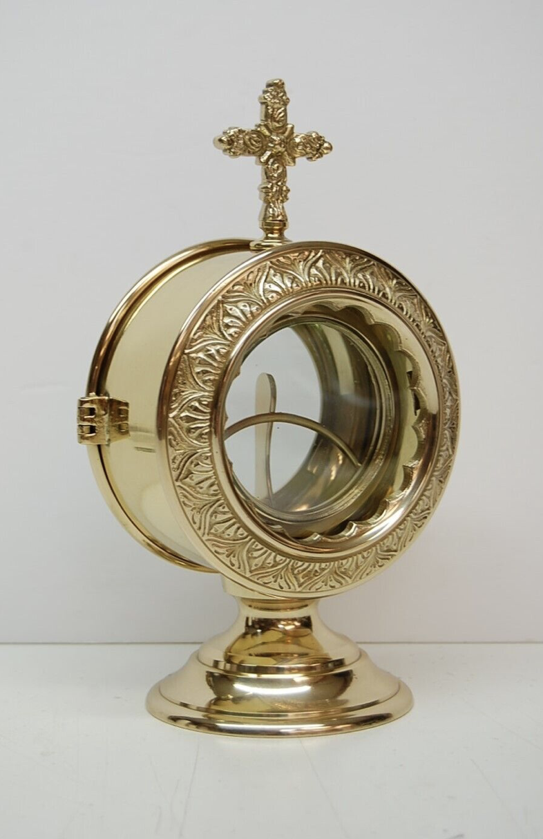 H-415 Polished Brass Chapel Monstrance with Luna Fynders Keepers