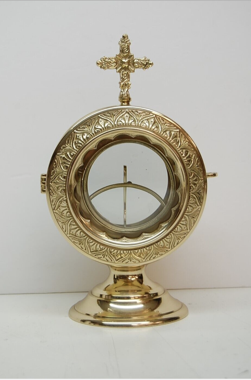 H-415 Polished Brass Chapel Monstrance with Luna Fynders Keepers