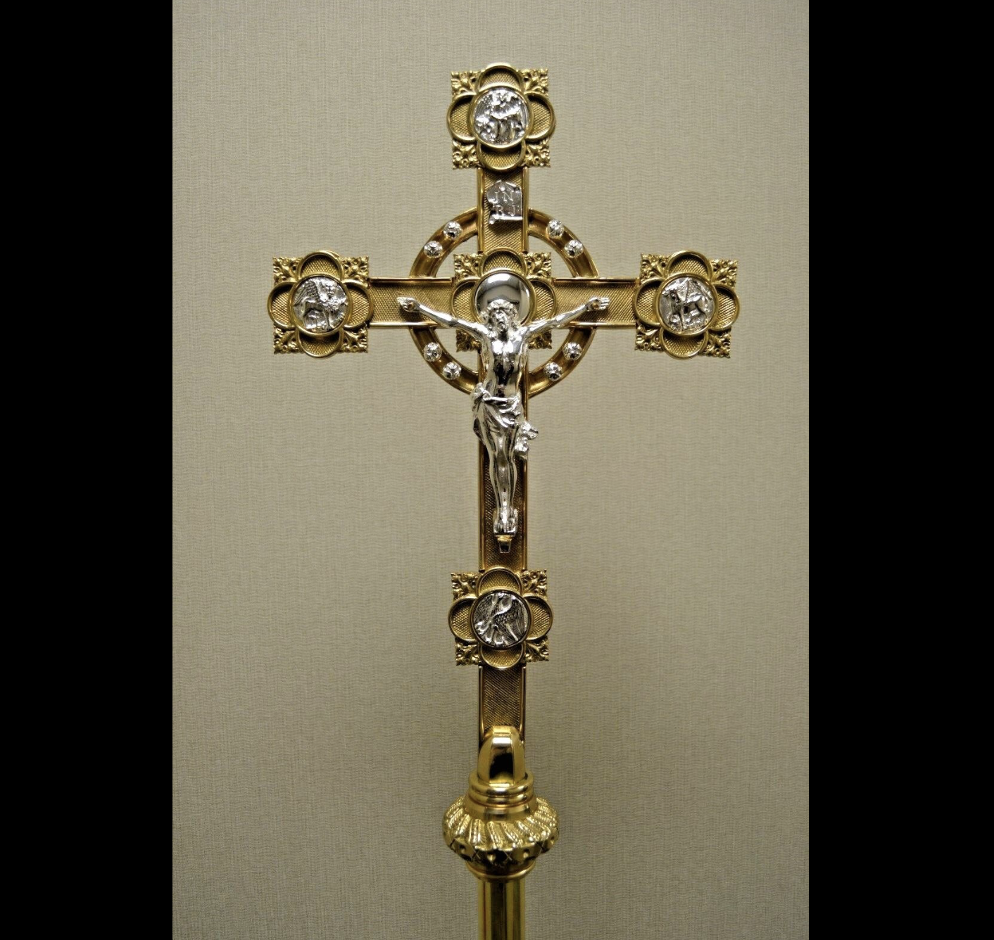 H-280 Processional Crucifix