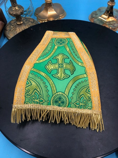 B-27 Green 3 Hearts Chasuble Fynders Keepers
