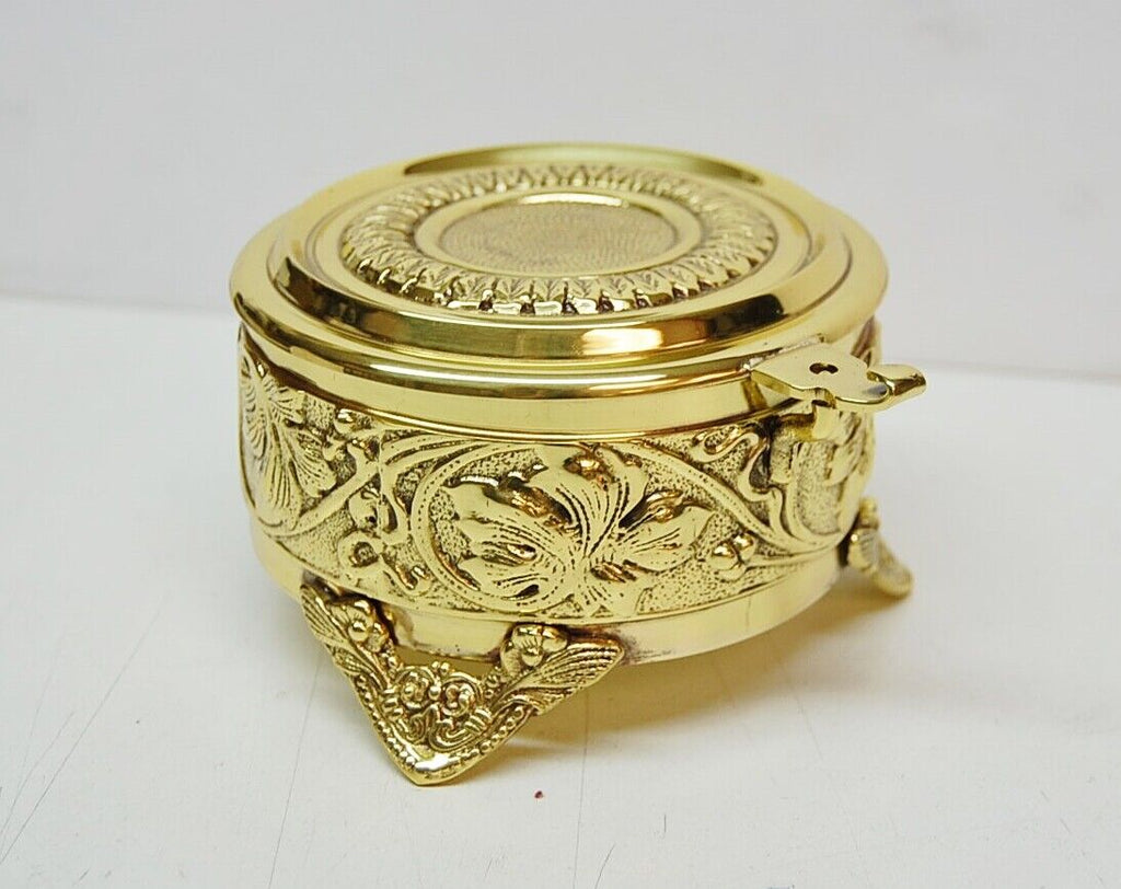 H-806 Ornate Brass Luna Holder Fynders Keepers