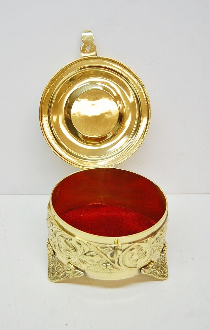 H-806 Ornate Brass Luna Holder Fynders Keepers
